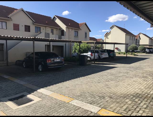 1 BEDROOM TOWNHOUSE RENTED IN ESTHER PARK